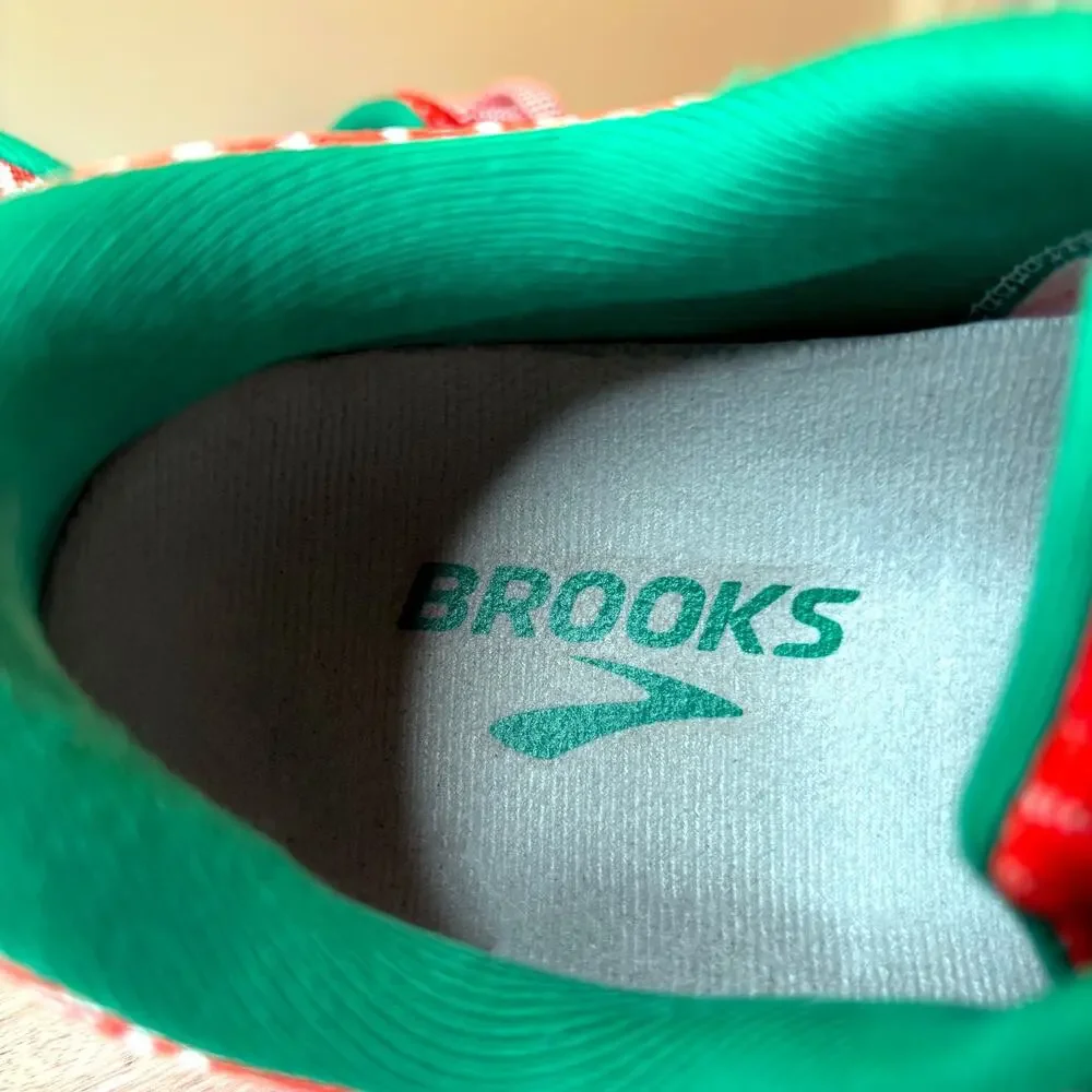 Brooks Levitate 5 Run Merry Men's 11 Christmas Running Shoes Red Green Holiday